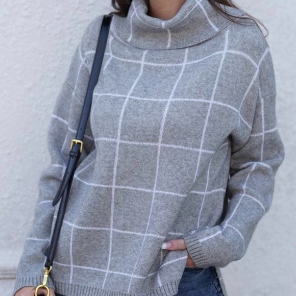 The Wild Clover Sweaters - OFF THE GRID GRAY AND WHITE TURTLENECK